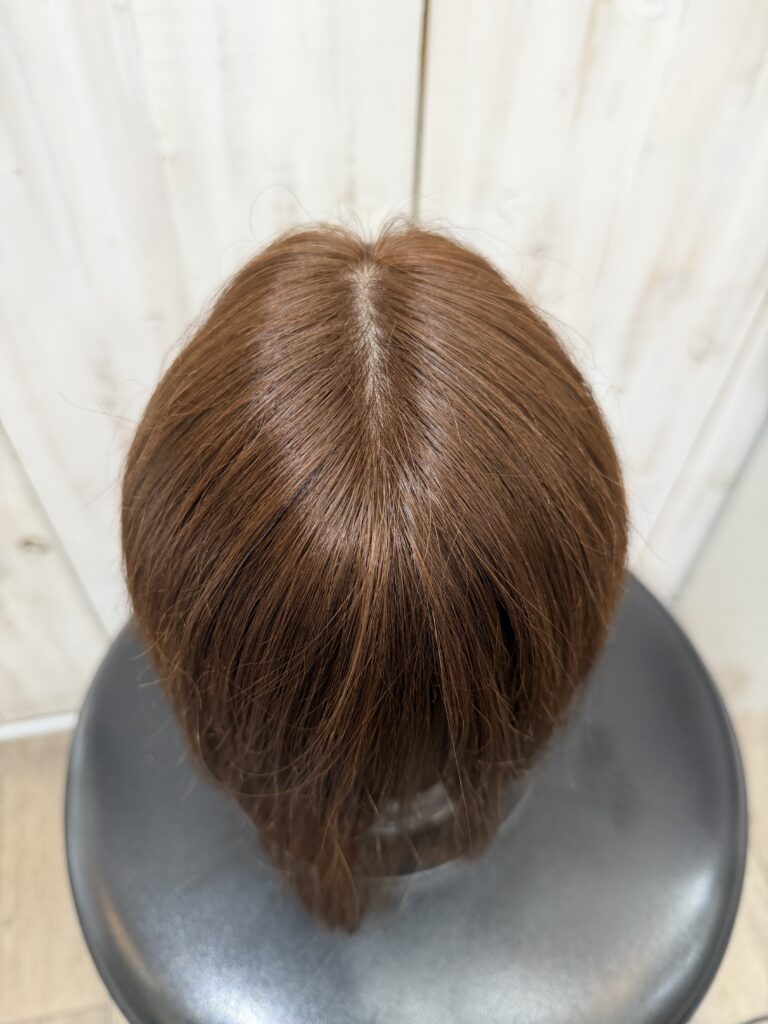 サンプル①の分け目用トップピースの表側